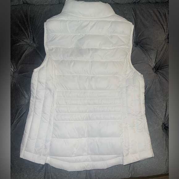 White puffer vest with pockets - Picture 3 of 6